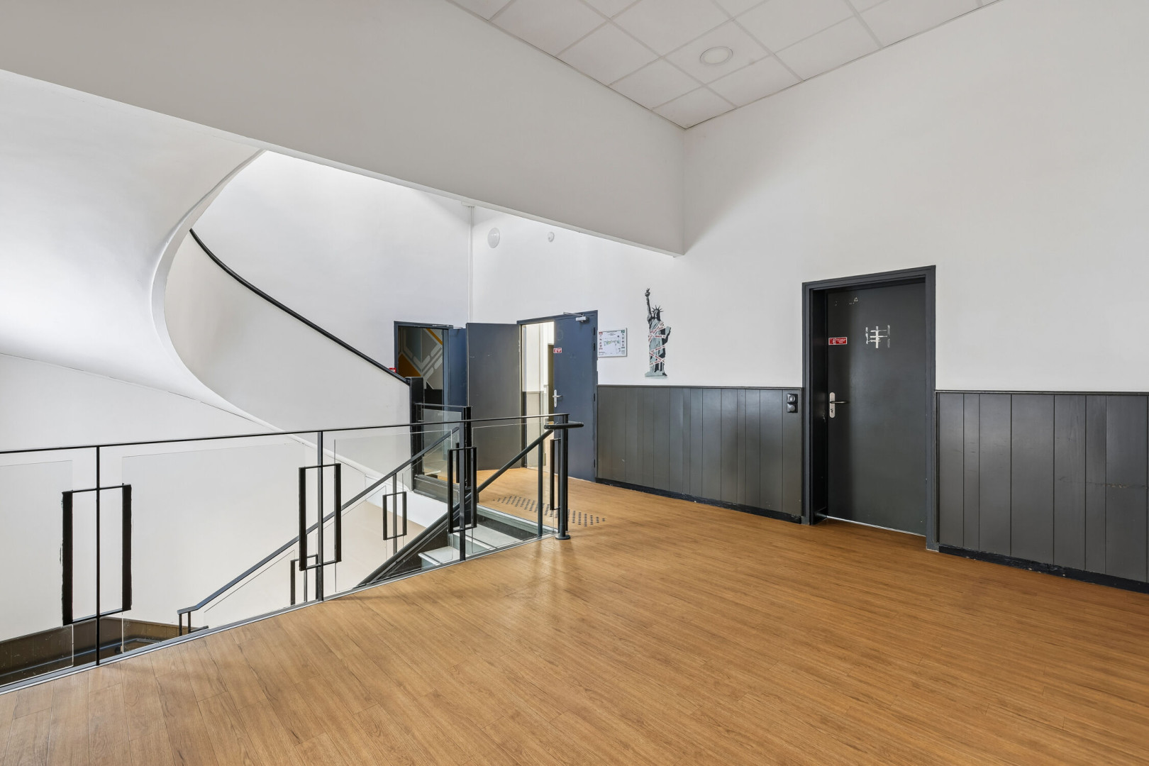 
                                                Location
                                                 Location Bureaux Paris 75008