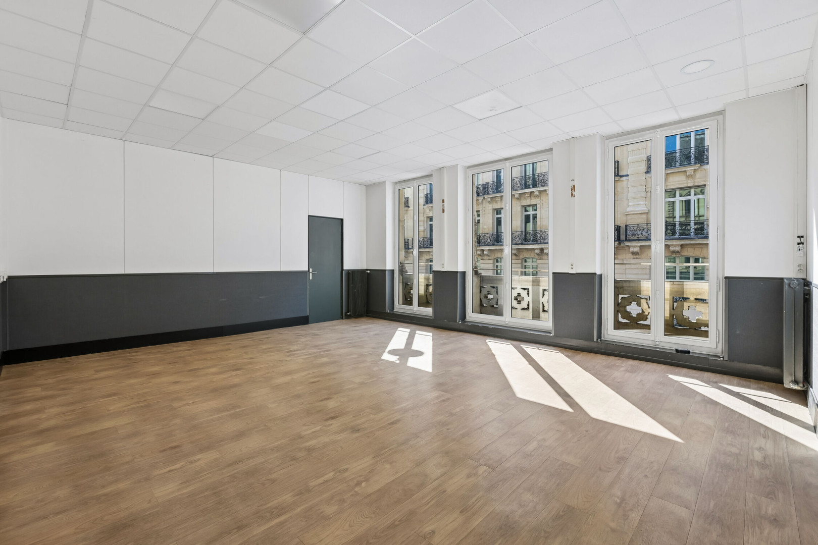 
                                                Location
                                                 Location Bureaux Paris 75008