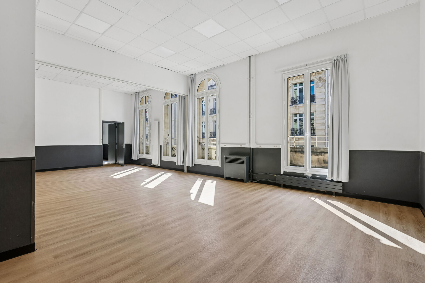
                                                Location
                                                 Location Bureaux Paris 75008