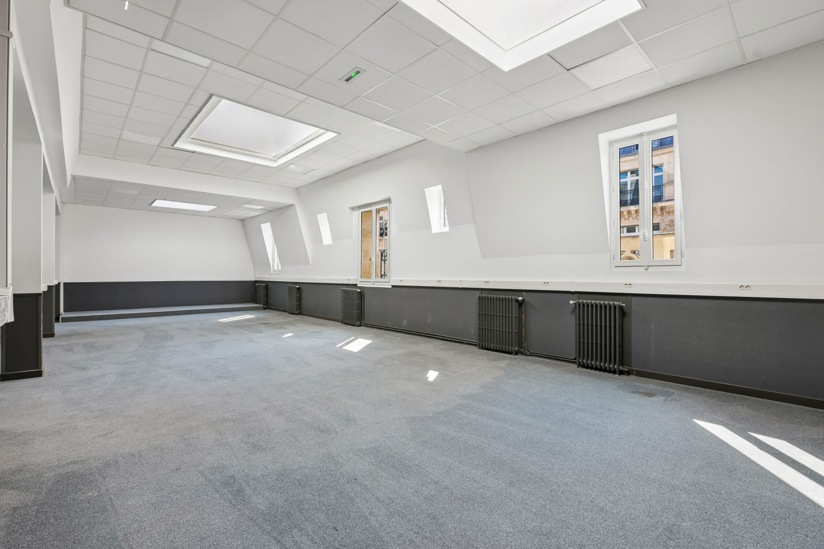 
                                                Location
                                                 Location Bureaux Paris 75008