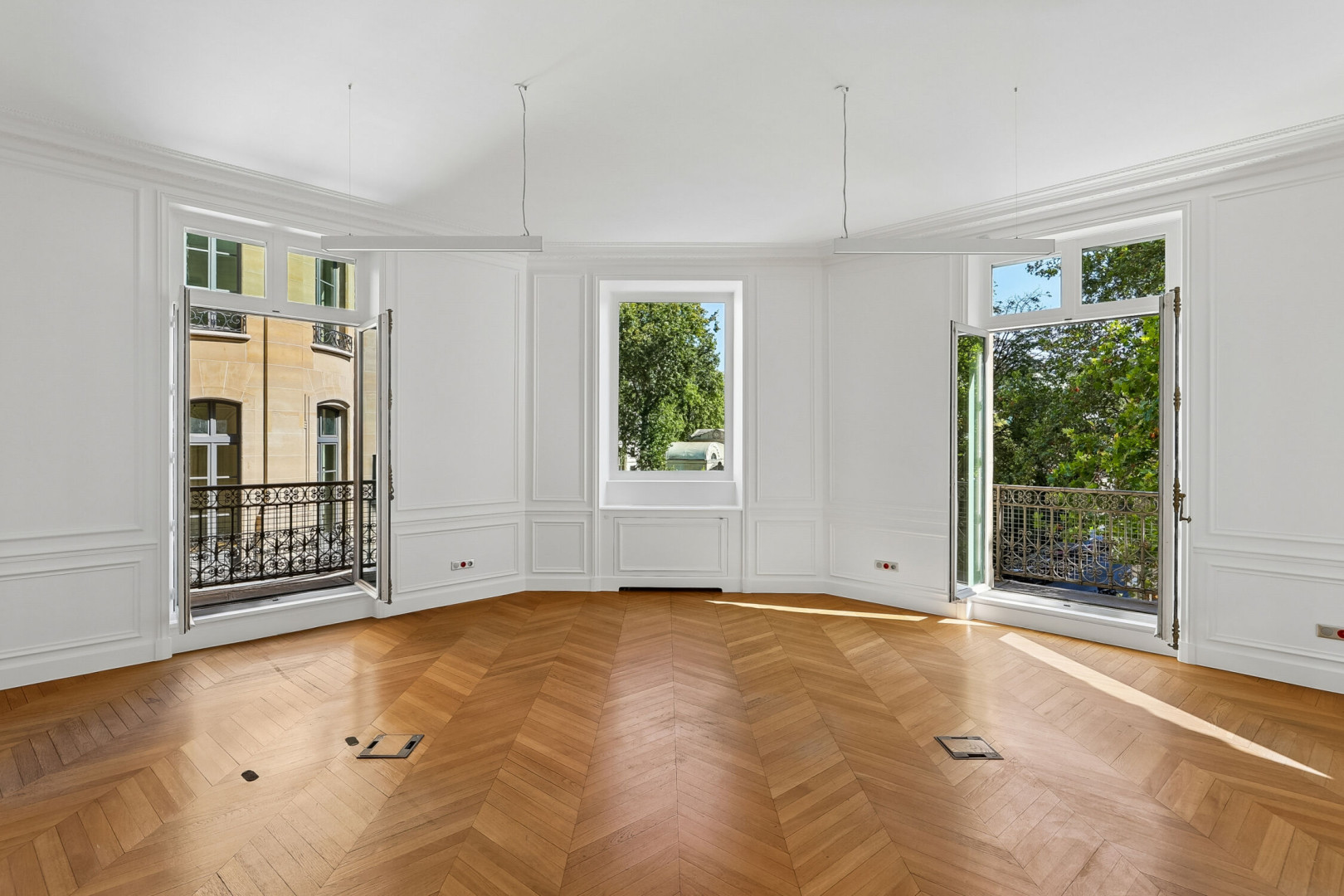 
                                                Location
                                                 Location Bureaux Paris 75008