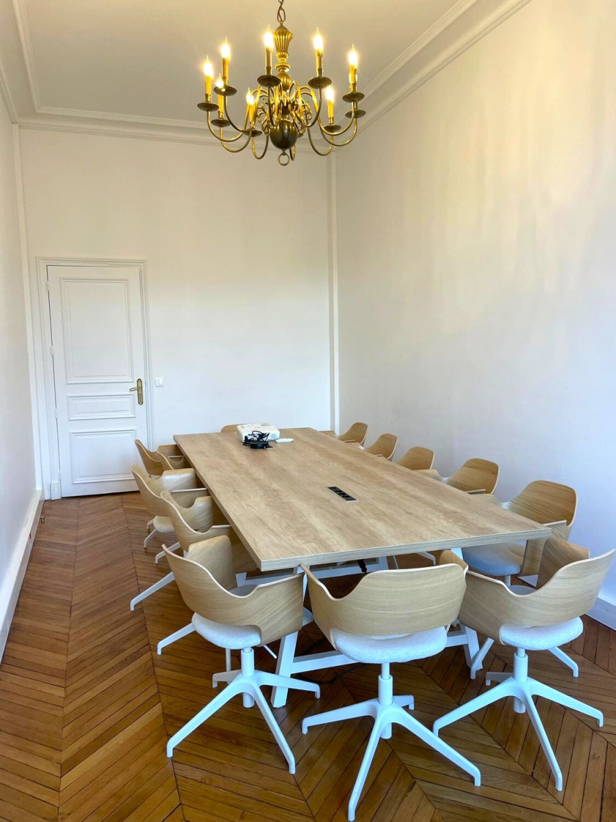 
                                                Location
                                                 Location Bureaux Paris 75008