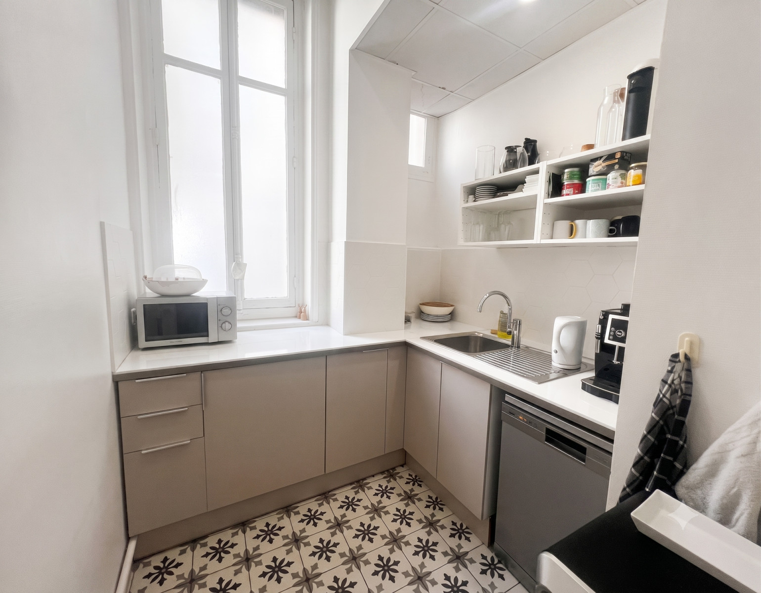 
                                                Location
                                                 Location Bureaux Paris 75008