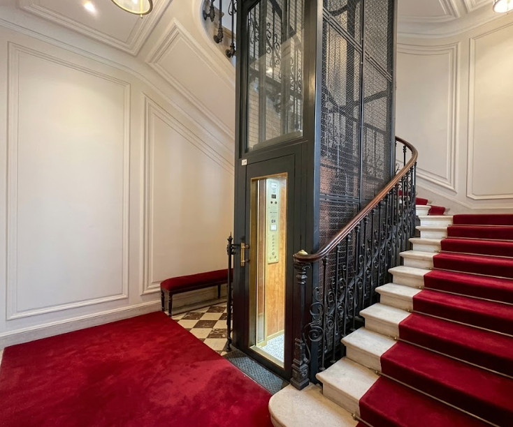 
                                                Location
                                                 Location Bureaux Paris 75008