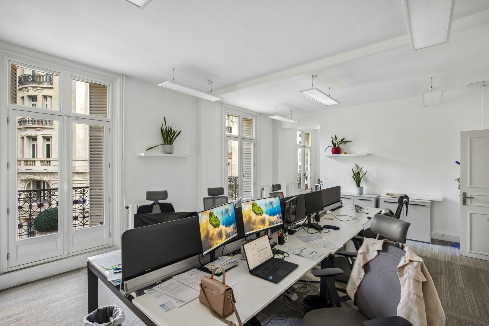 
                                                Location
                                                 Location Bureaux Paris 75008