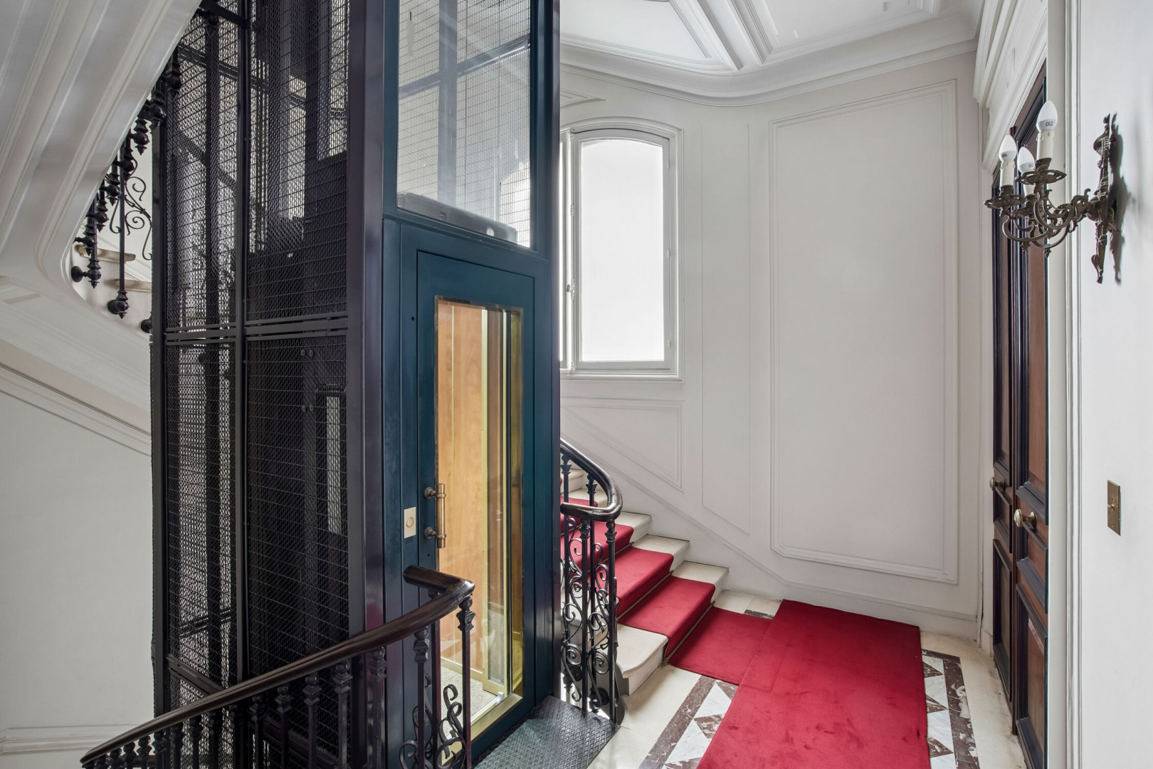 
                                                Location
                                                 Location Bureaux Paris 75008