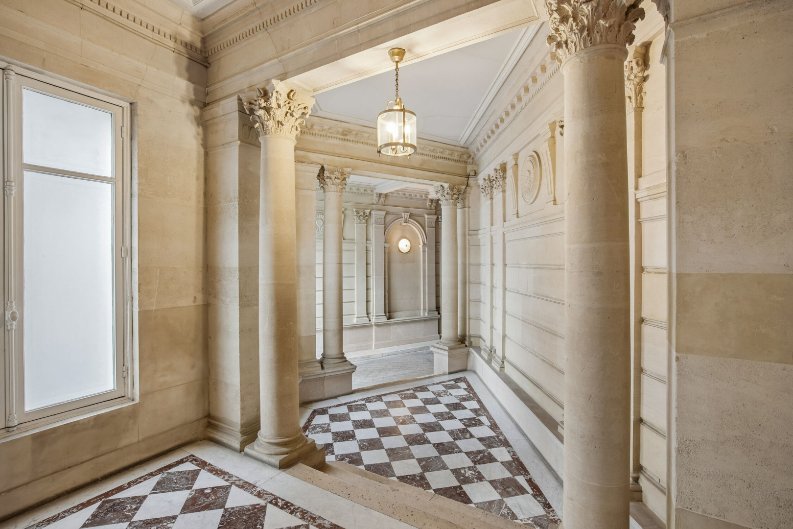 
                                                Location
                                                 Location Bureaux Paris 75008