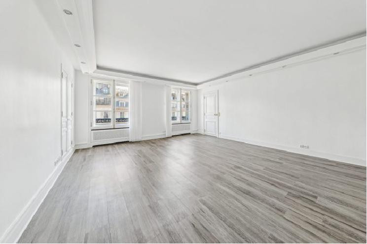 
                                                Location
                                                 Location Bureaux Paris 75008