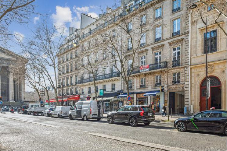
                                                Location
                                                 Location Bureaux Paris 75008