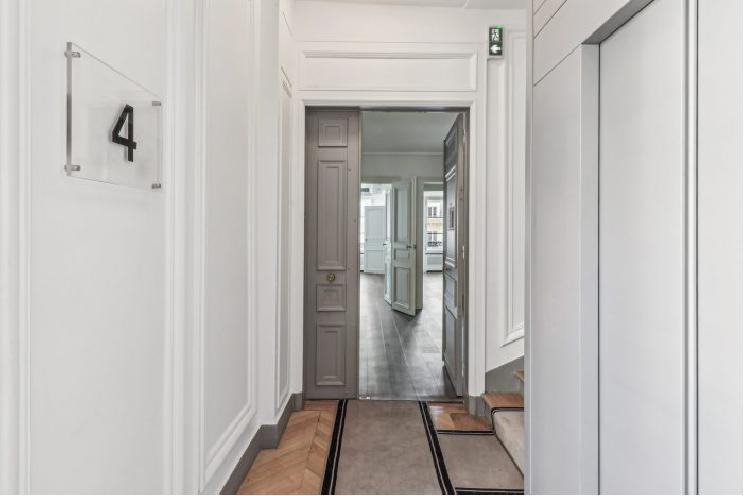 
                                                Location
                                                 Location Bureaux Paris 75008