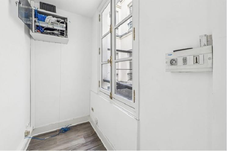 
                                                Location
                                                 Location Bureaux Paris 75008