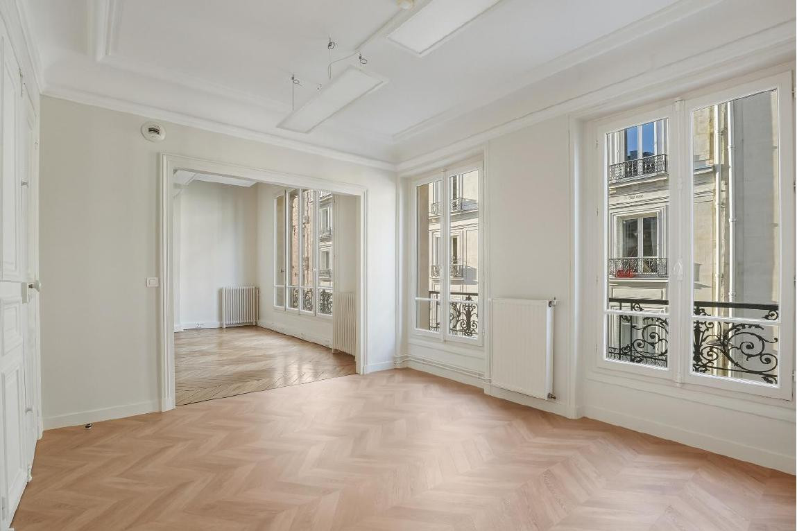 
                                                Location
                                                 Location Bureaux Paris 75008