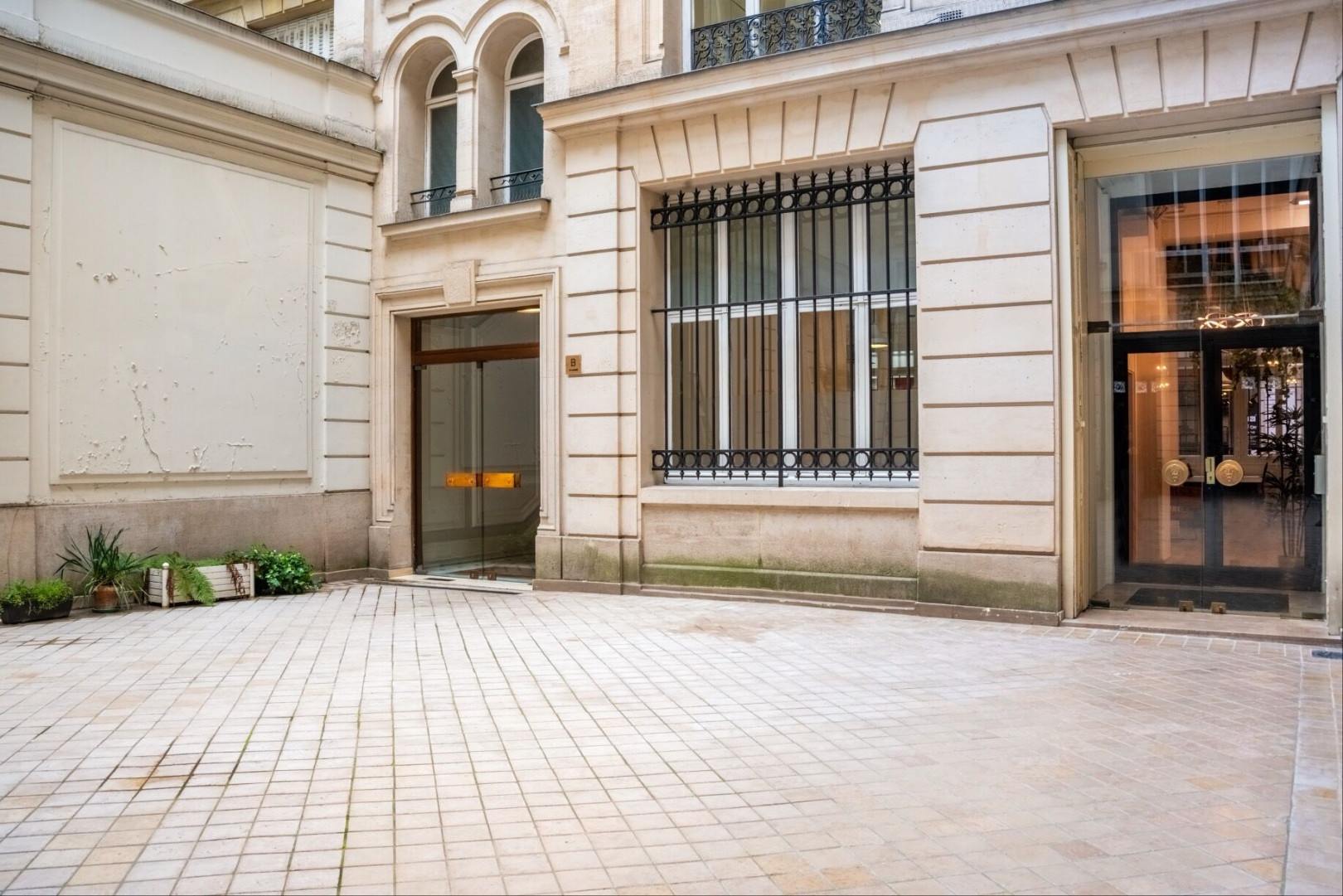 
                                                Location
                                                 Location Bureaux Paris 75009