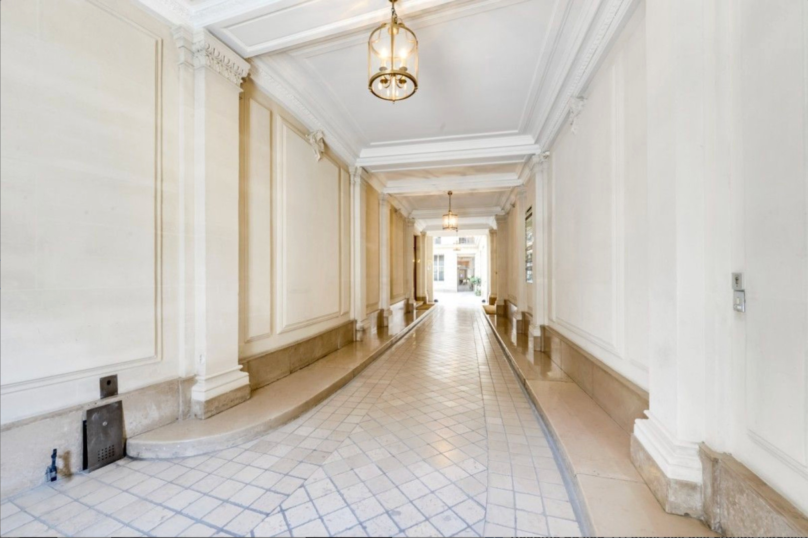 
                                                Location
                                                 Location Bureaux Paris 75009