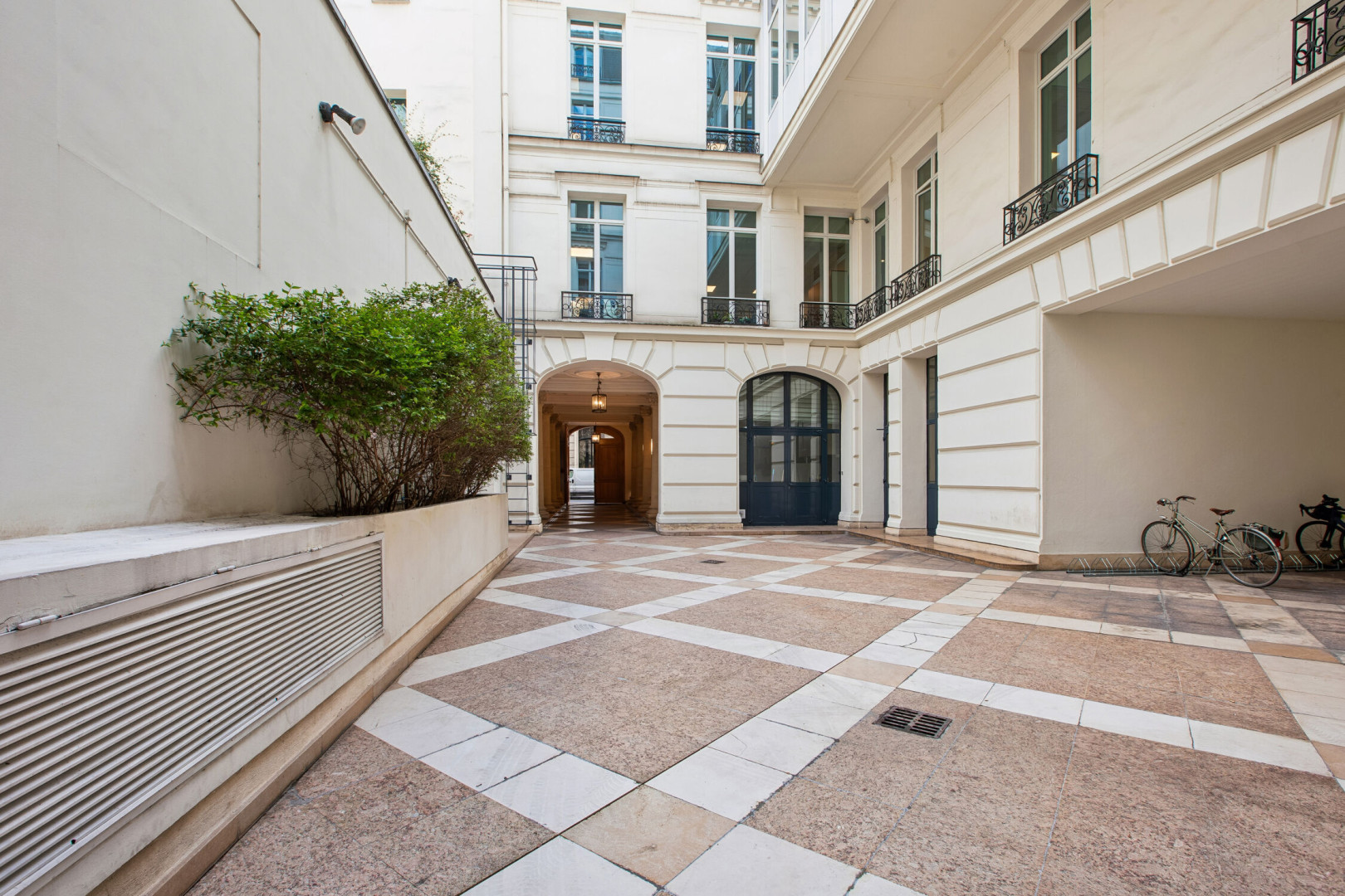 
                                                Location
                                                 Location Bureaux Paris 75009