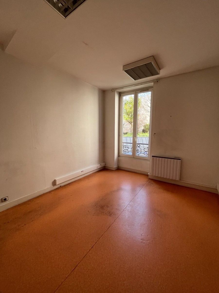 
                                                Location
                                                 Location Bureaux Paris 75009