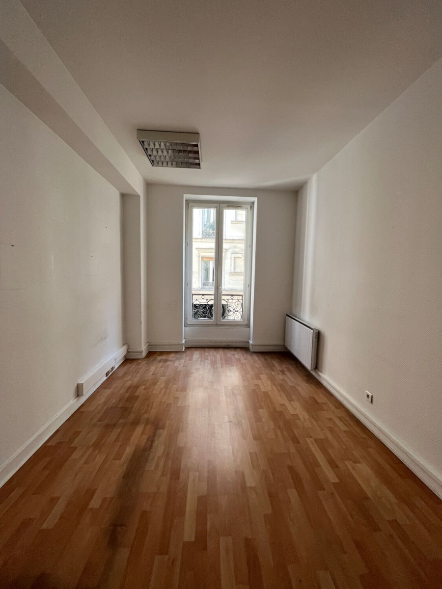 
                                                Location
                                                 Location Bureaux Paris 75009