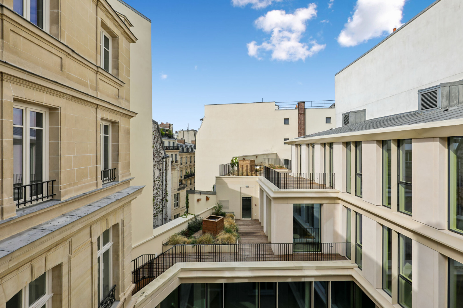 
                                                Location
                                                 Location Bureaux Paris 75009