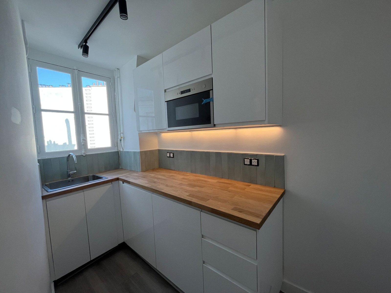 
                                                Location
                                                 Location Bureaux Paris 75010