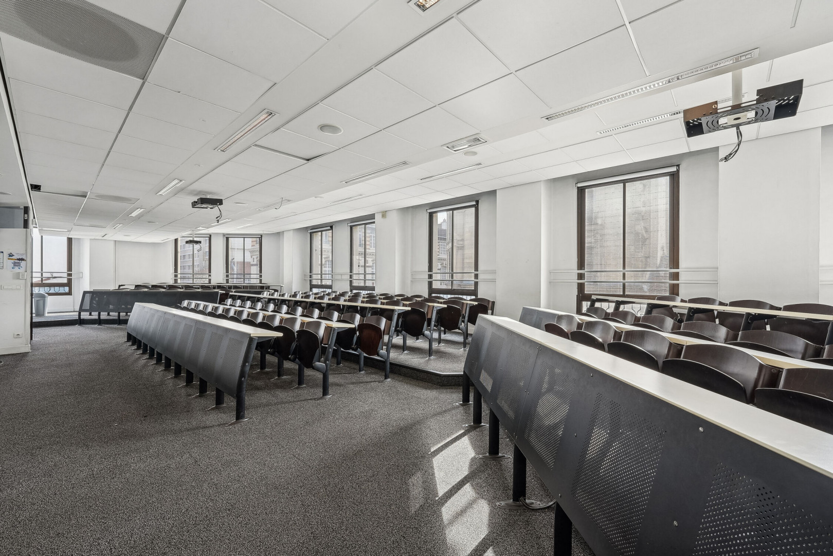 
                                                Location
                                                 Location Bureaux Paris 75010