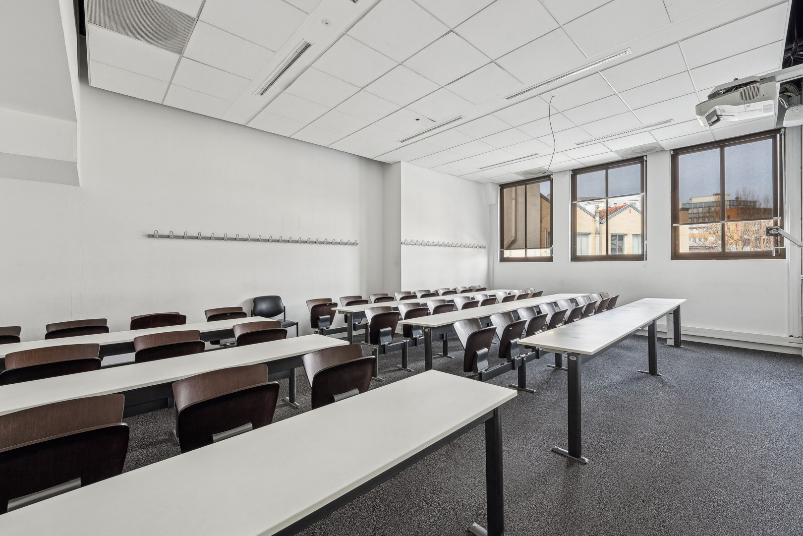 
                                                Location
                                                 Location Bureaux Paris 75010
