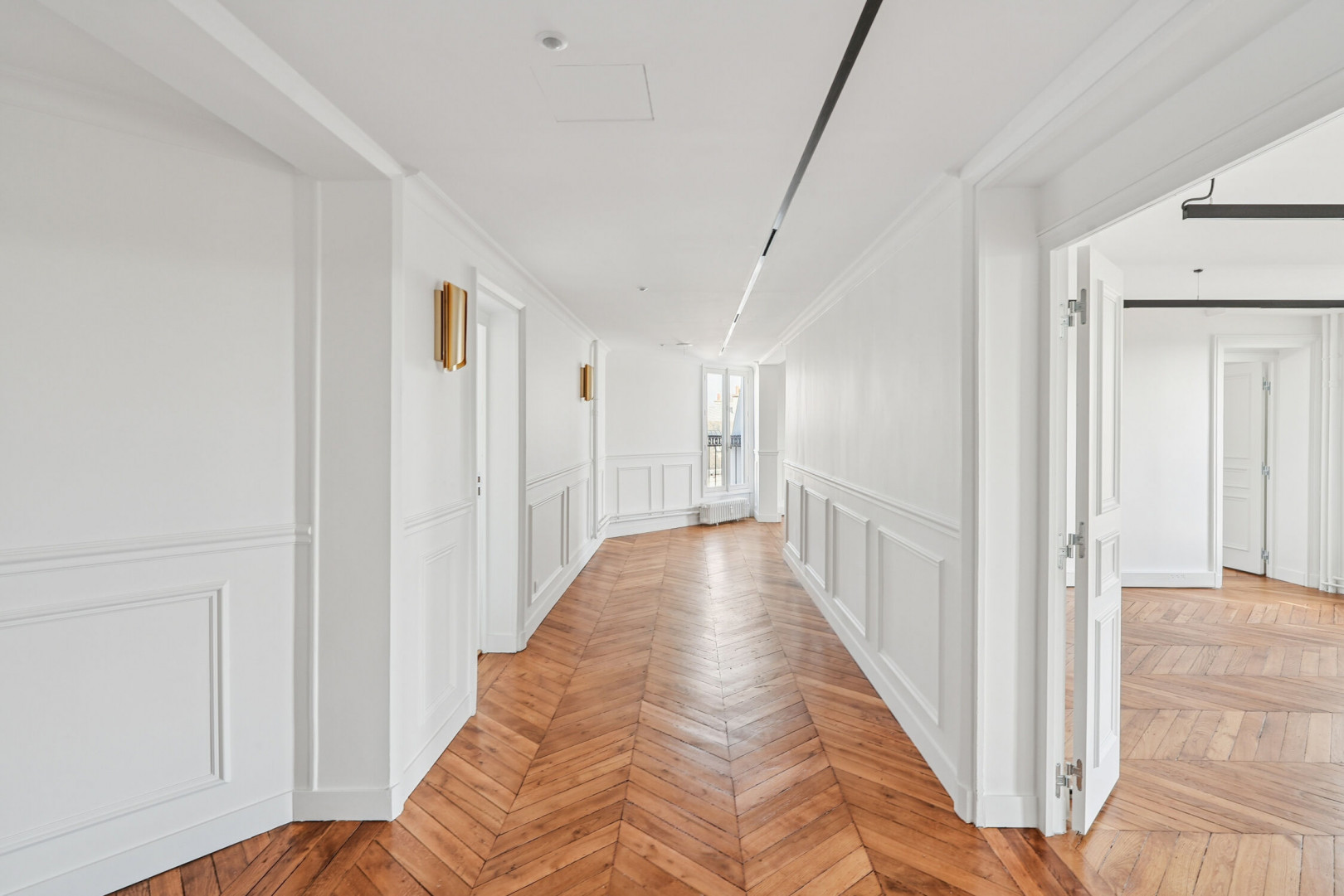 
                                                Location
                                                 Location Bureaux Paris 75010