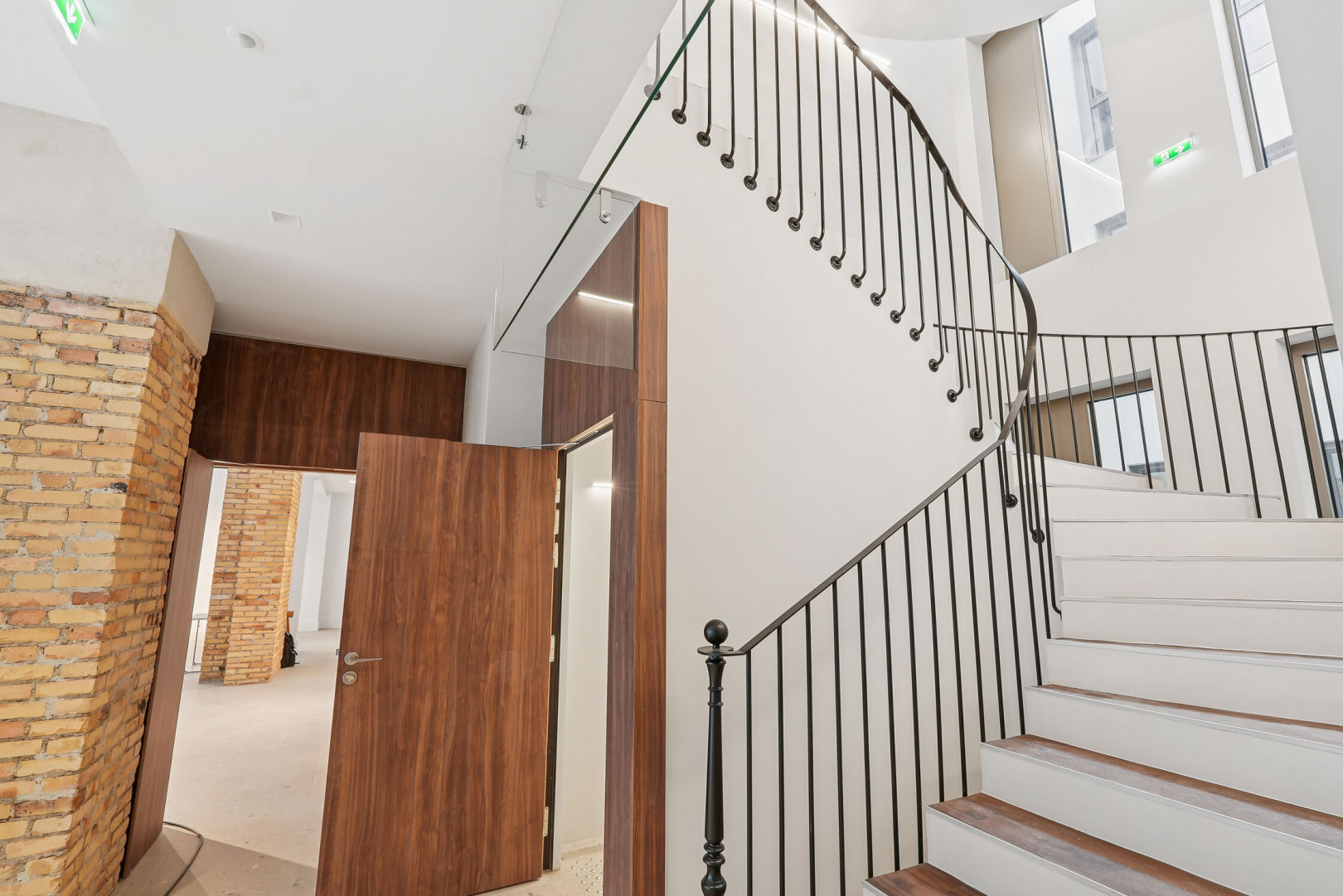 
                                                Location
                                                 Location Bureaux Paris 75010