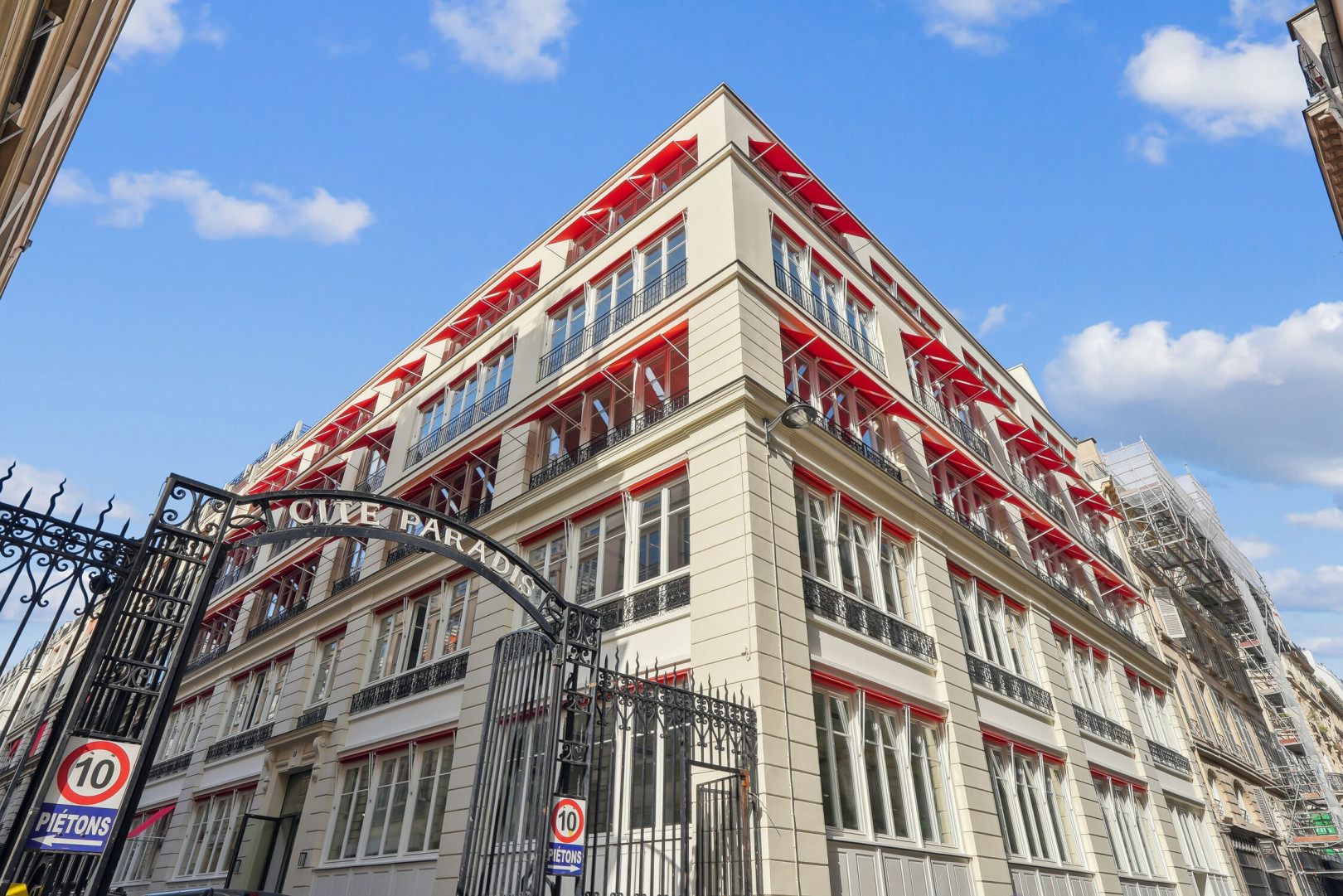 
                                                Location
                                                 Location Bureaux Paris 75010