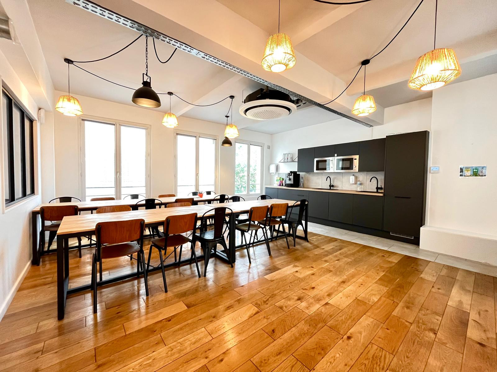 
                                                Location
                                                 Location Bureaux Paris 75010