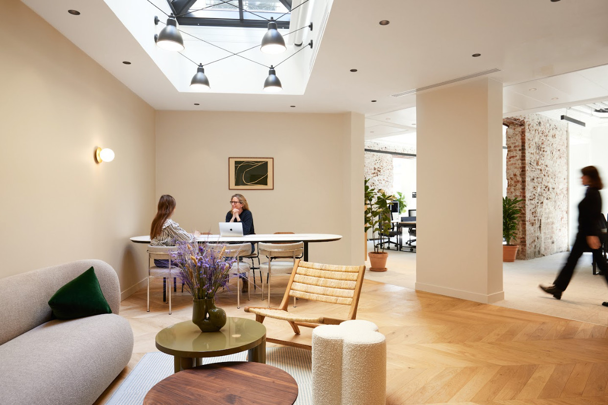 
                                                Location
                                                 Location Bureaux Paris 75010