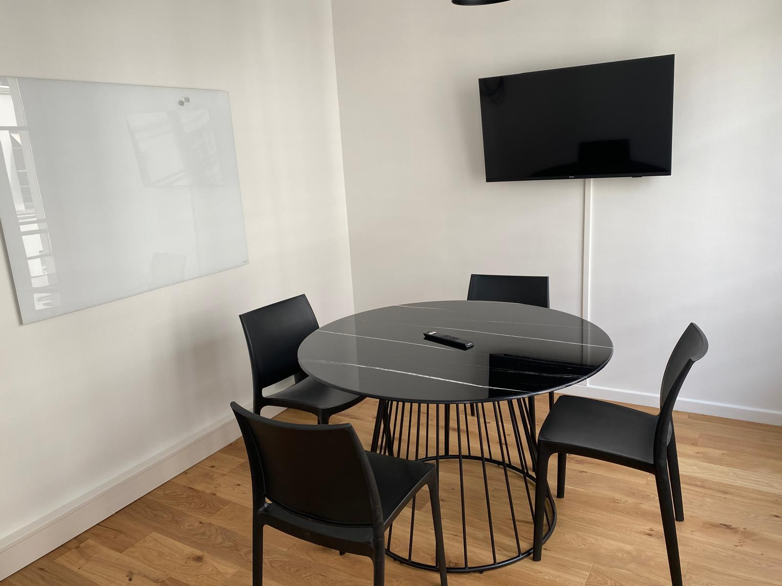 
                                                Location
                                                 Location Bureaux Paris 75010
