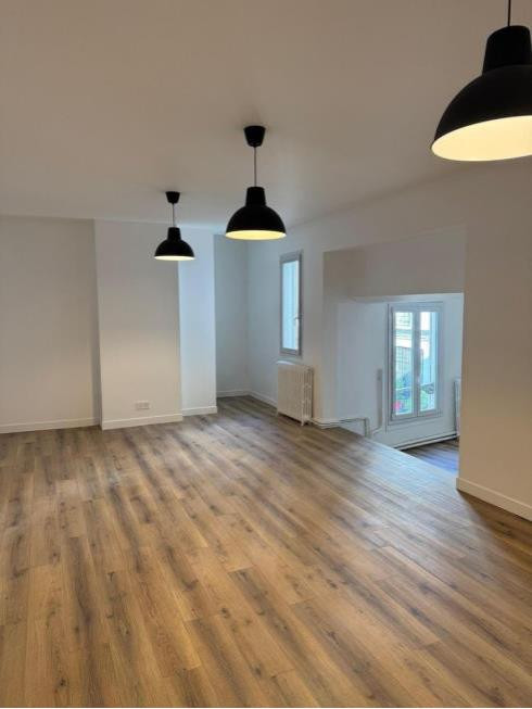 
                                                Location
                                                 Location Bureaux Paris 75010