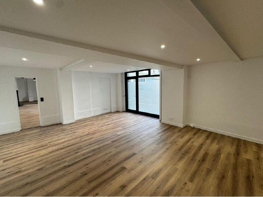
                                                Location
                                                 Location Bureaux Paris 75010