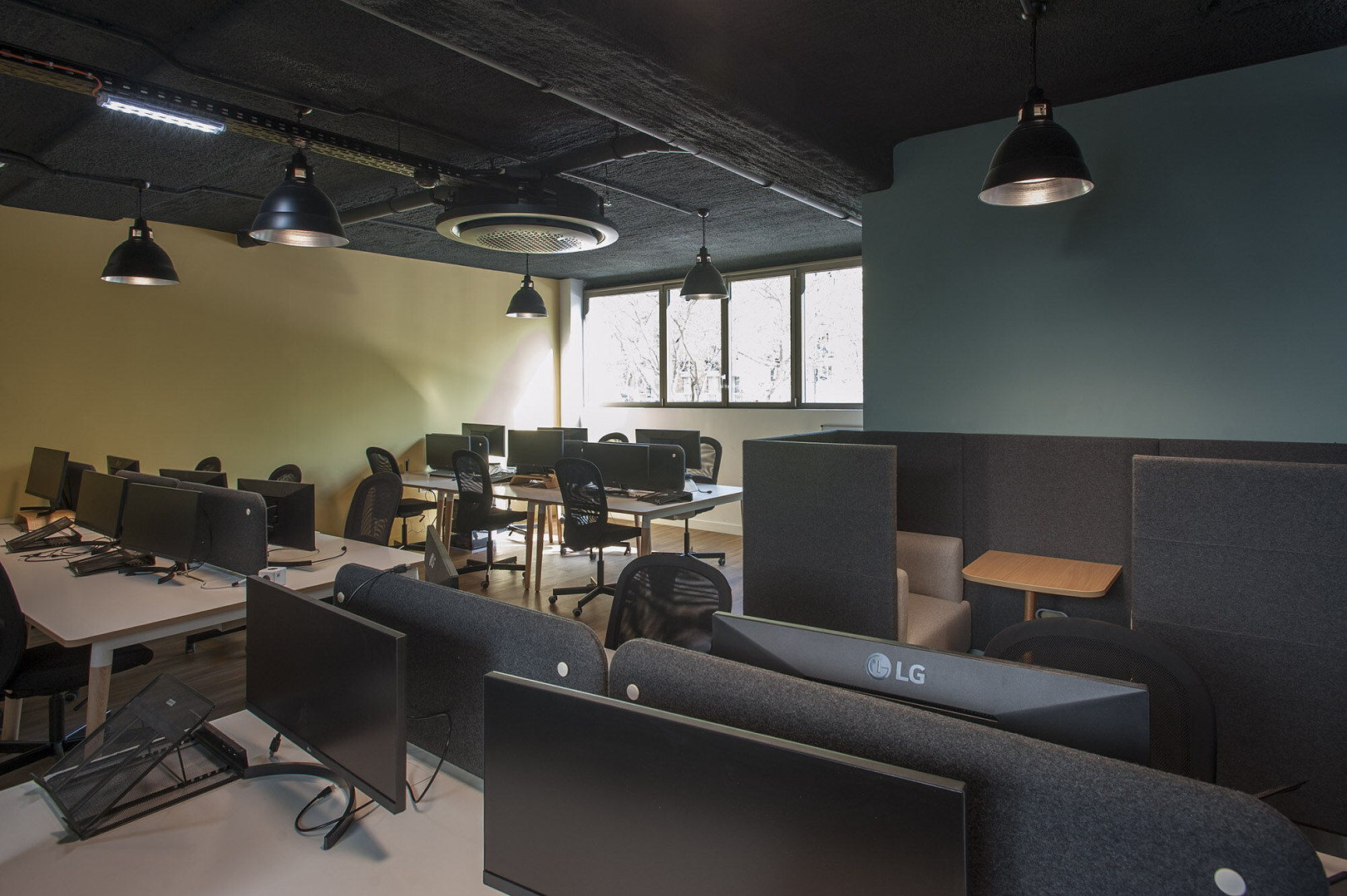 
                                                Location
                                                 Location Bureaux Paris 75011