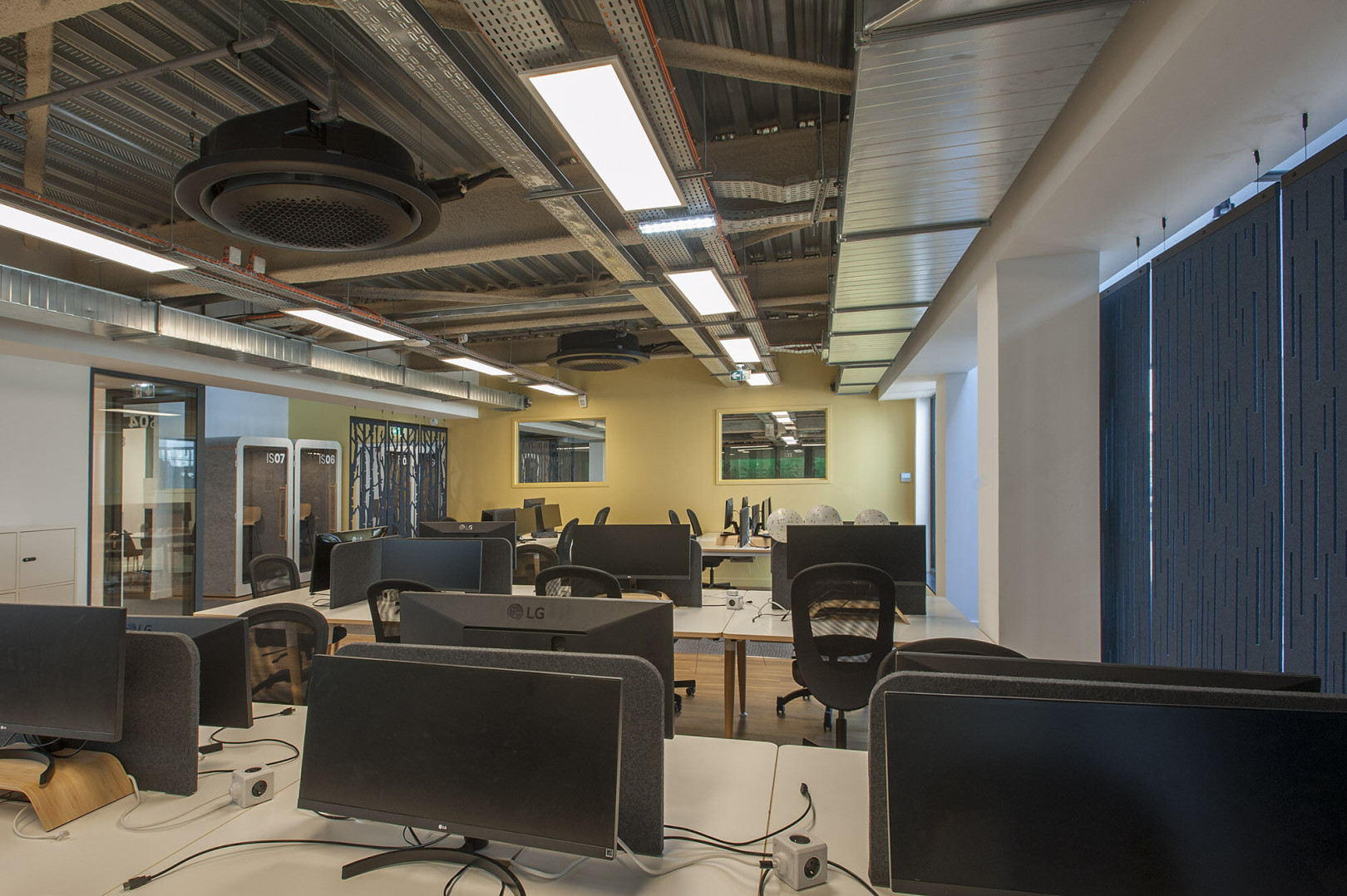 
                                                Location
                                                 Location Bureaux Paris 75011