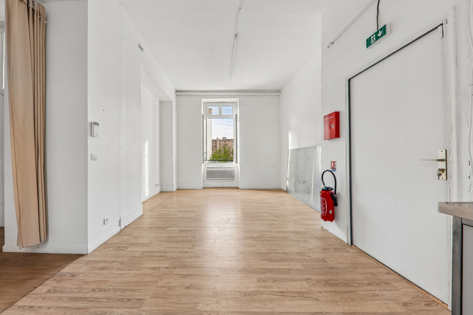 
                                                Location
                                                 Location Bureaux Paris 75011