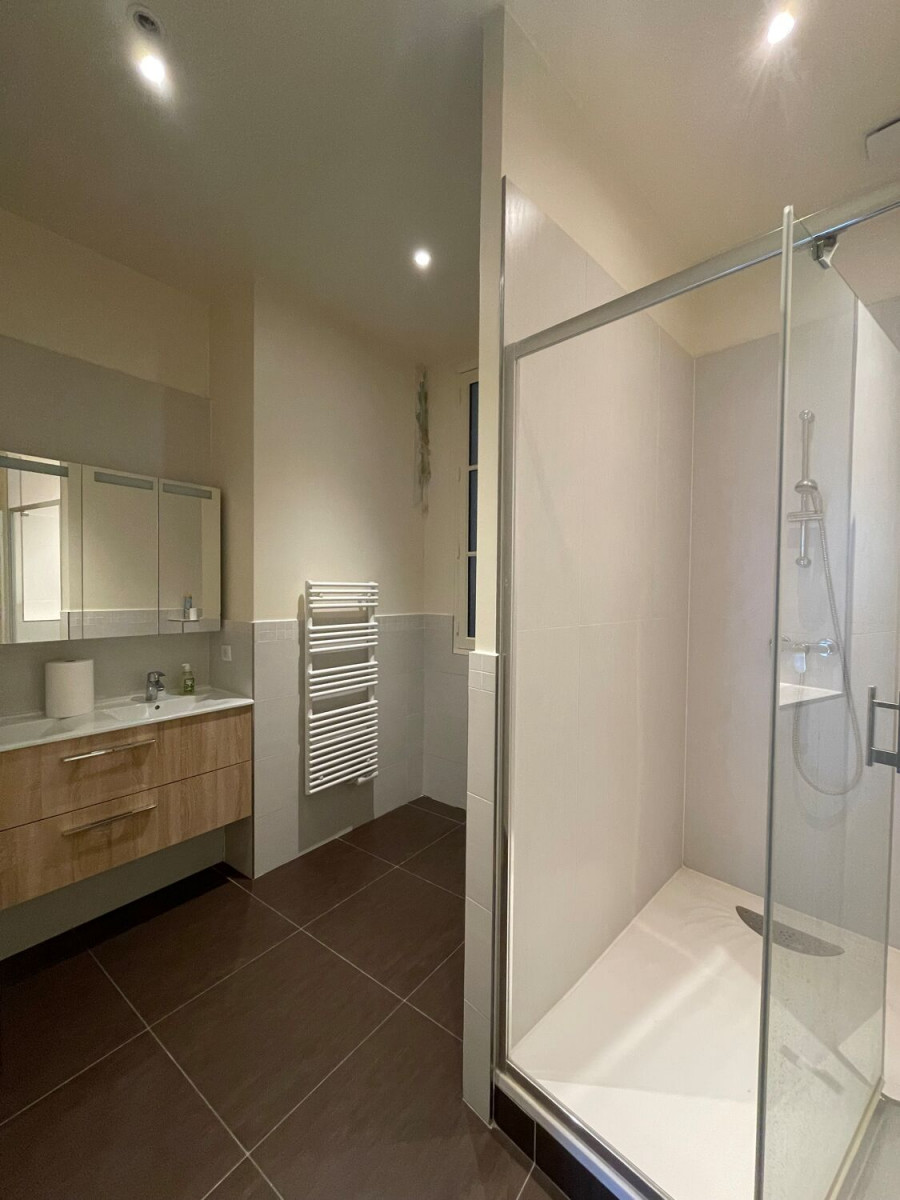 
                                                Location
                                                 Location Bureaux Paris 75016