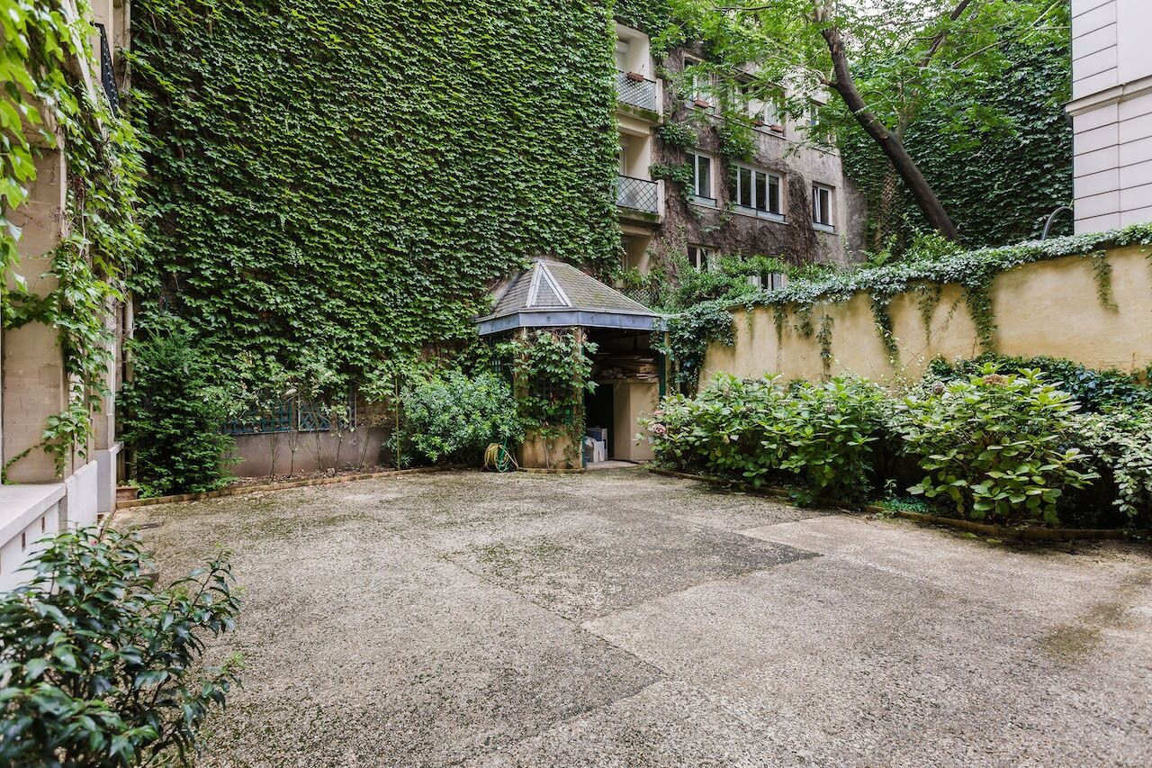 
                                                Location
                                                 Location Bureaux Paris 75016