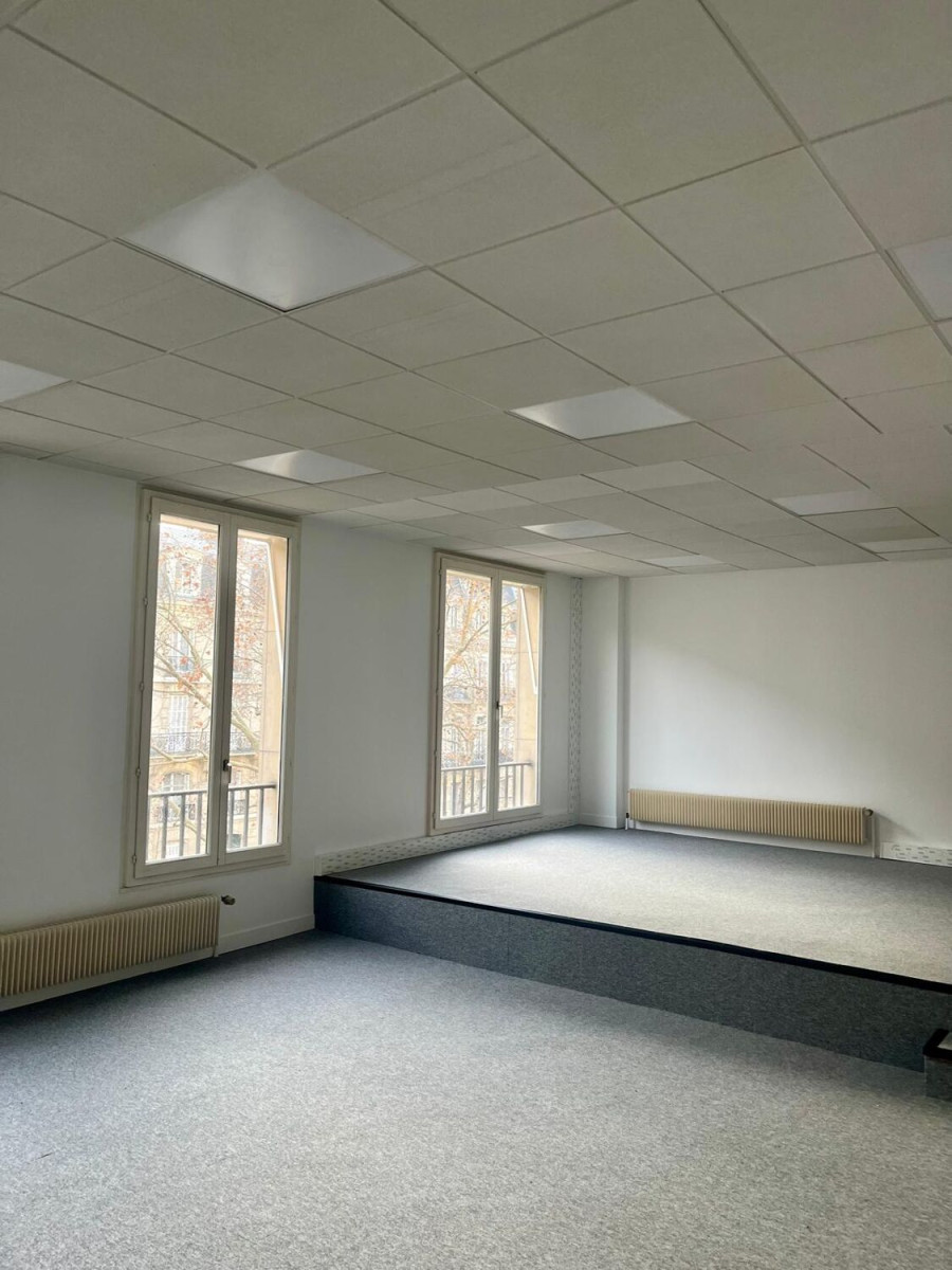 
                                                Location
                                                 Location Bureaux Paris 75016