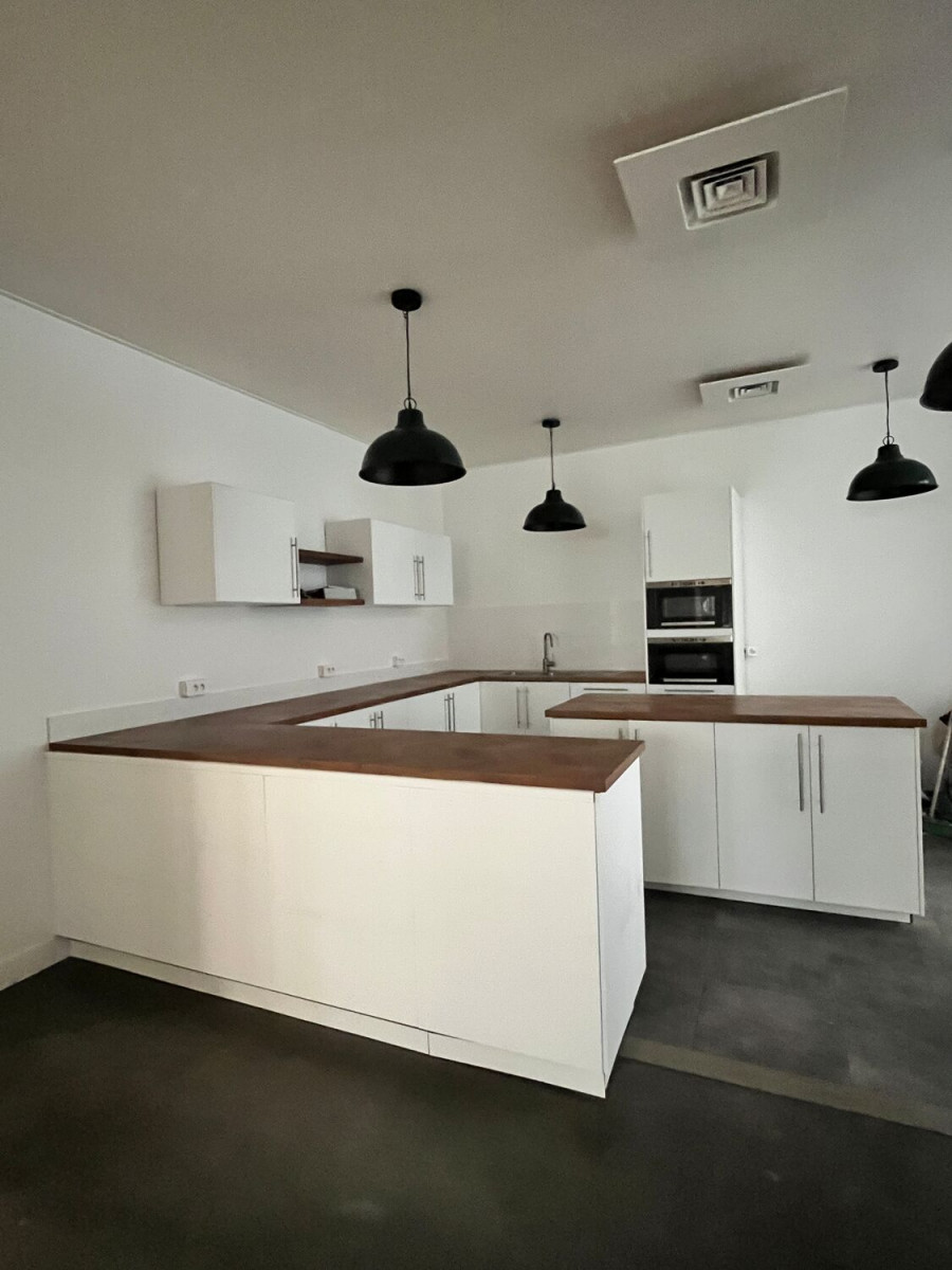 
                                                Location
                                                 Location Bureaux Paris 75018