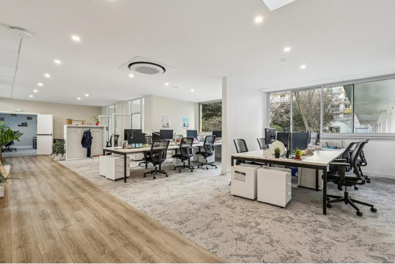 
                                                Location
                                                 Location Bureaux Paris 75018