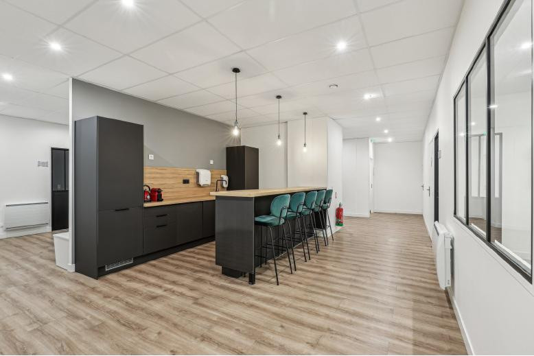 
                                                Location
                                                 Location Bureaux Paris 75018