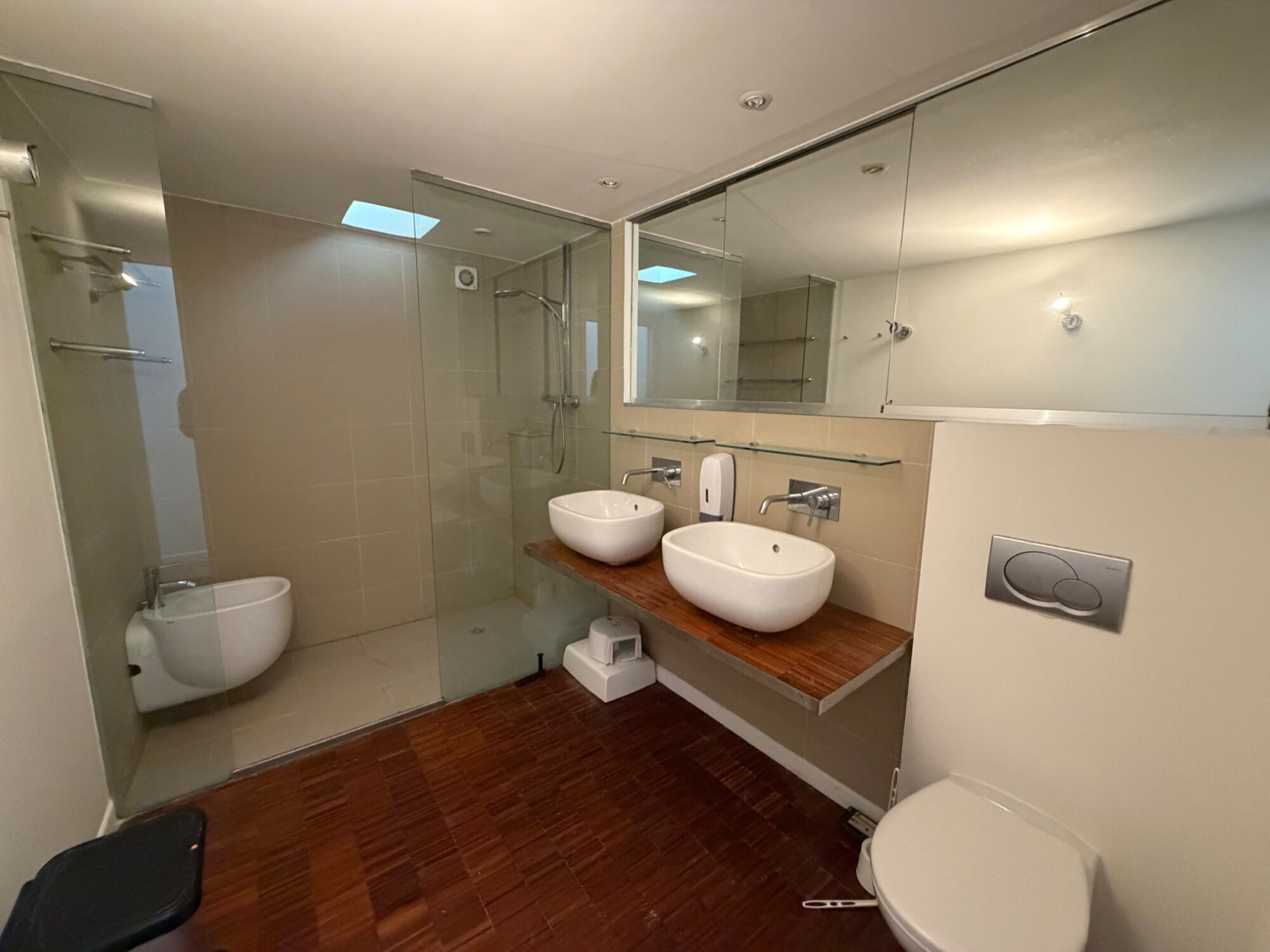 
                                                Location
                                                 Location Bureaux Paris 75018