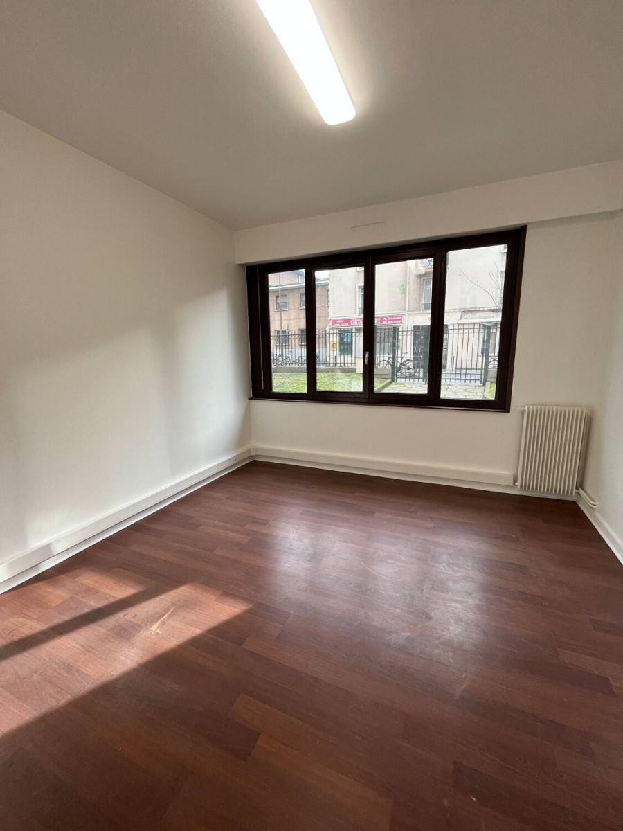 
                                                Location
                                                 Location Bureaux Paris 75020