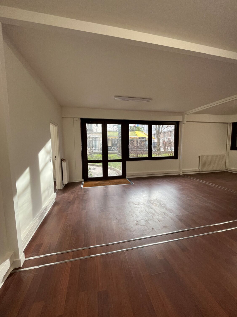 
                                                Location
                                                 Location Bureaux Paris 75020