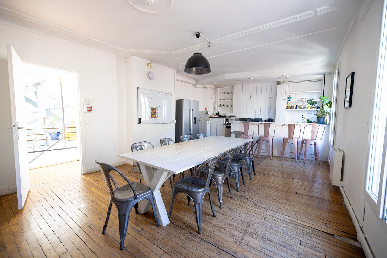 
                                                Location
                                                 Location Bureaux Paris 75020