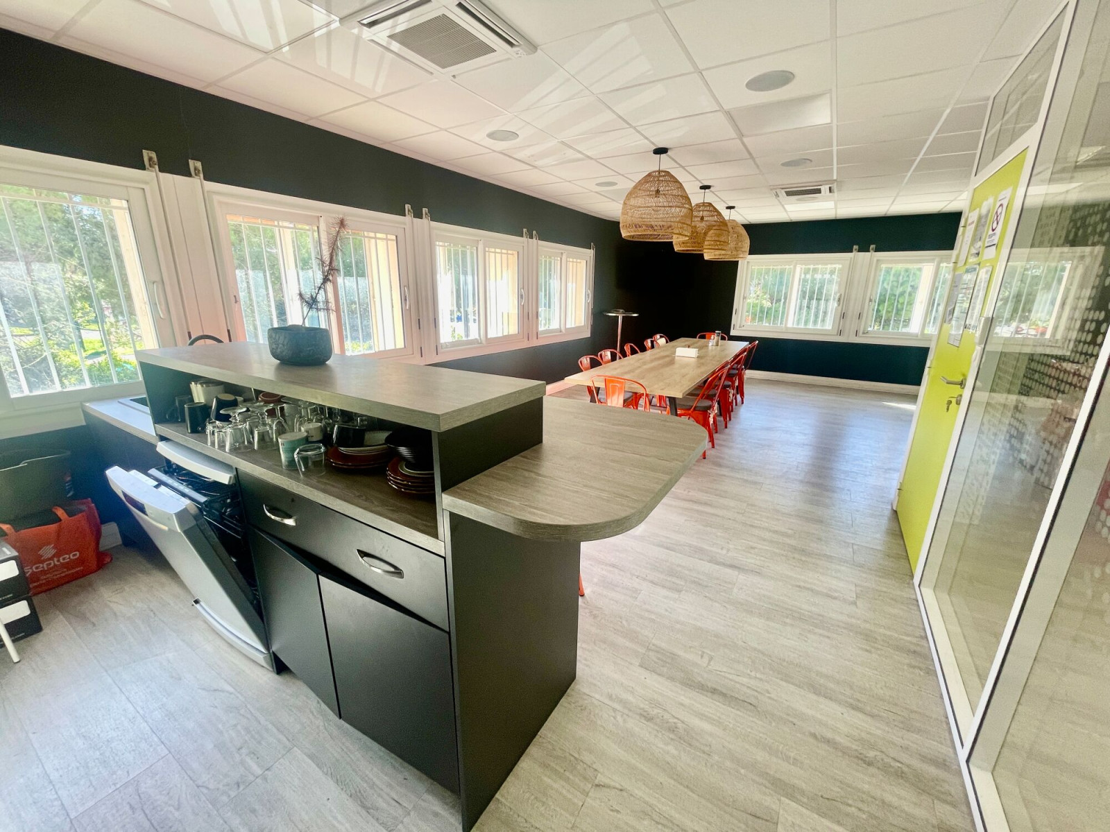 
                                                Location
                                                 Location Bureaux Vitrolles 13127