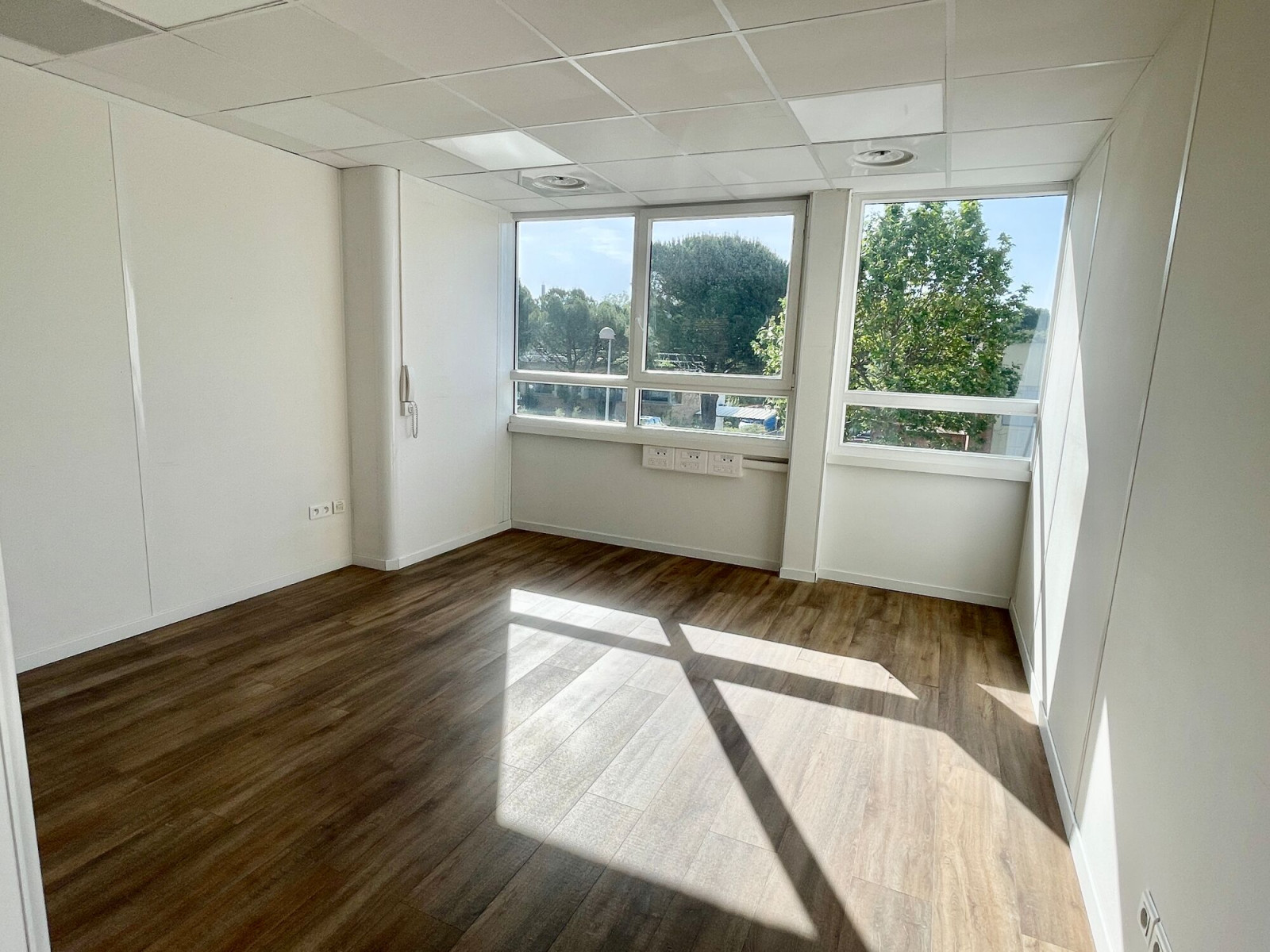 
                                                Location
                                                 Location Bureaux Vitrolles 13127