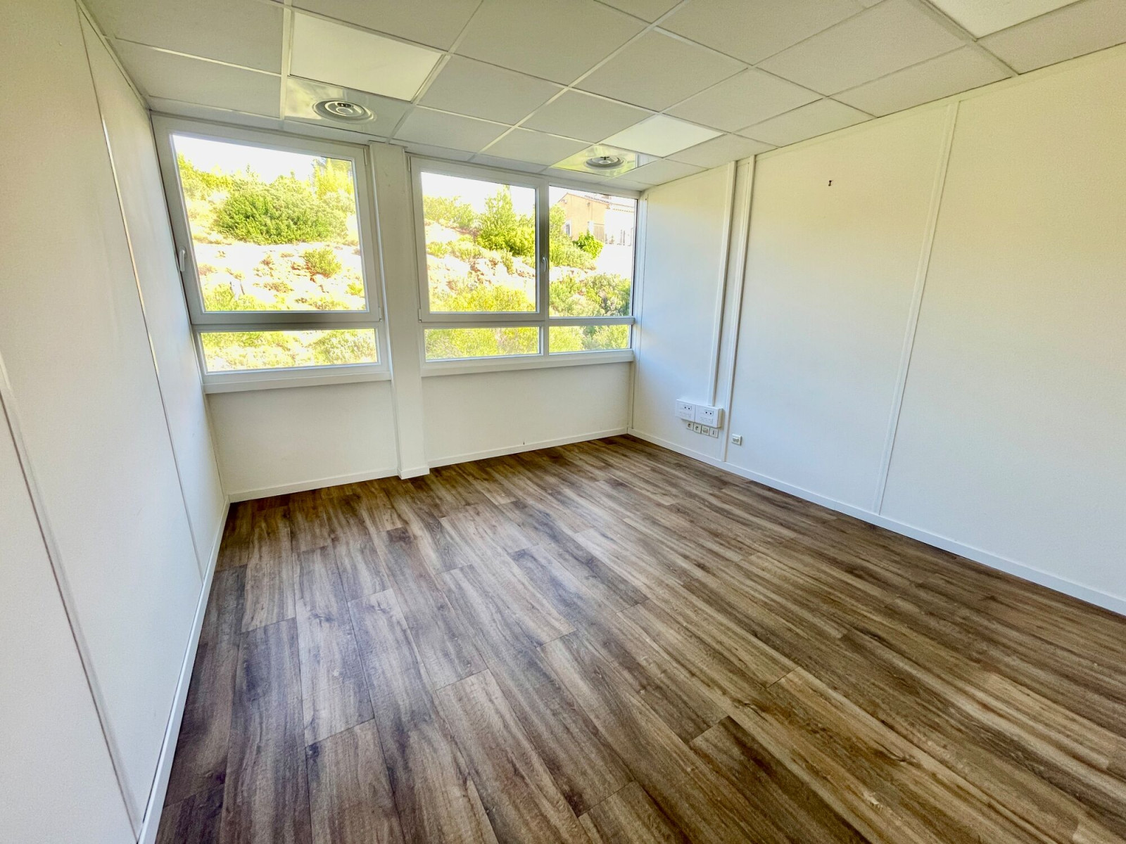 
                                                Location
                                                 Location Bureaux Vitrolles 13127