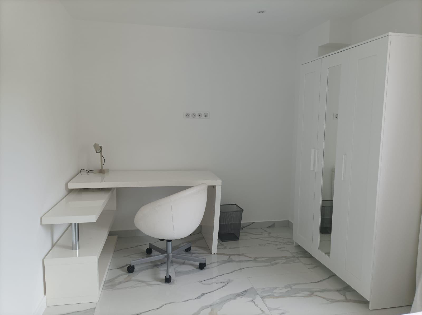 
                                                Location
                                                 Location chambre dans un appartement de 65 m2